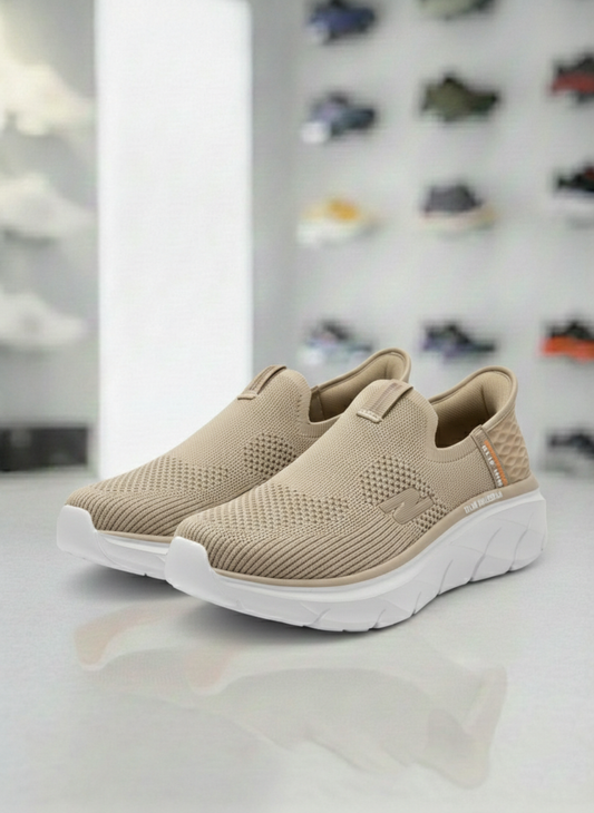 Skechers - D'Lux Walker Slip-On 2.0 In Skin